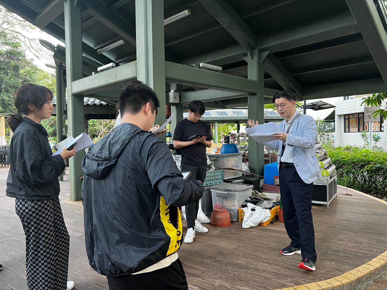 Nature reading and writing activity in EdUHK’s Eco-garden, organised by the Department of Literature and Culture Studies and SEC and the Department of Science and Environmental Studies