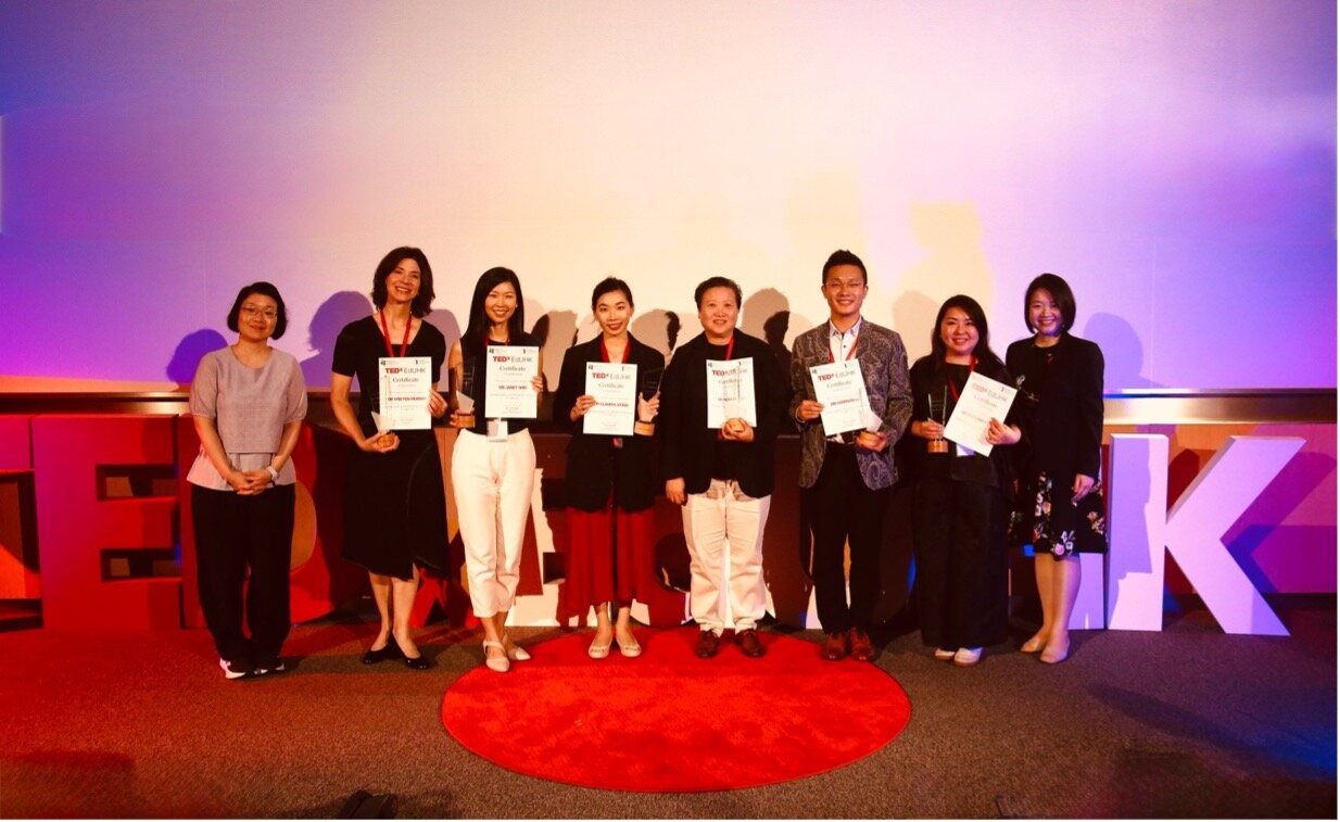 Group photo featuring the Acting Head of CLE and ASLLC Manager, along with the event speakers (Photo taken by Zhang Xiaogang Toby)
