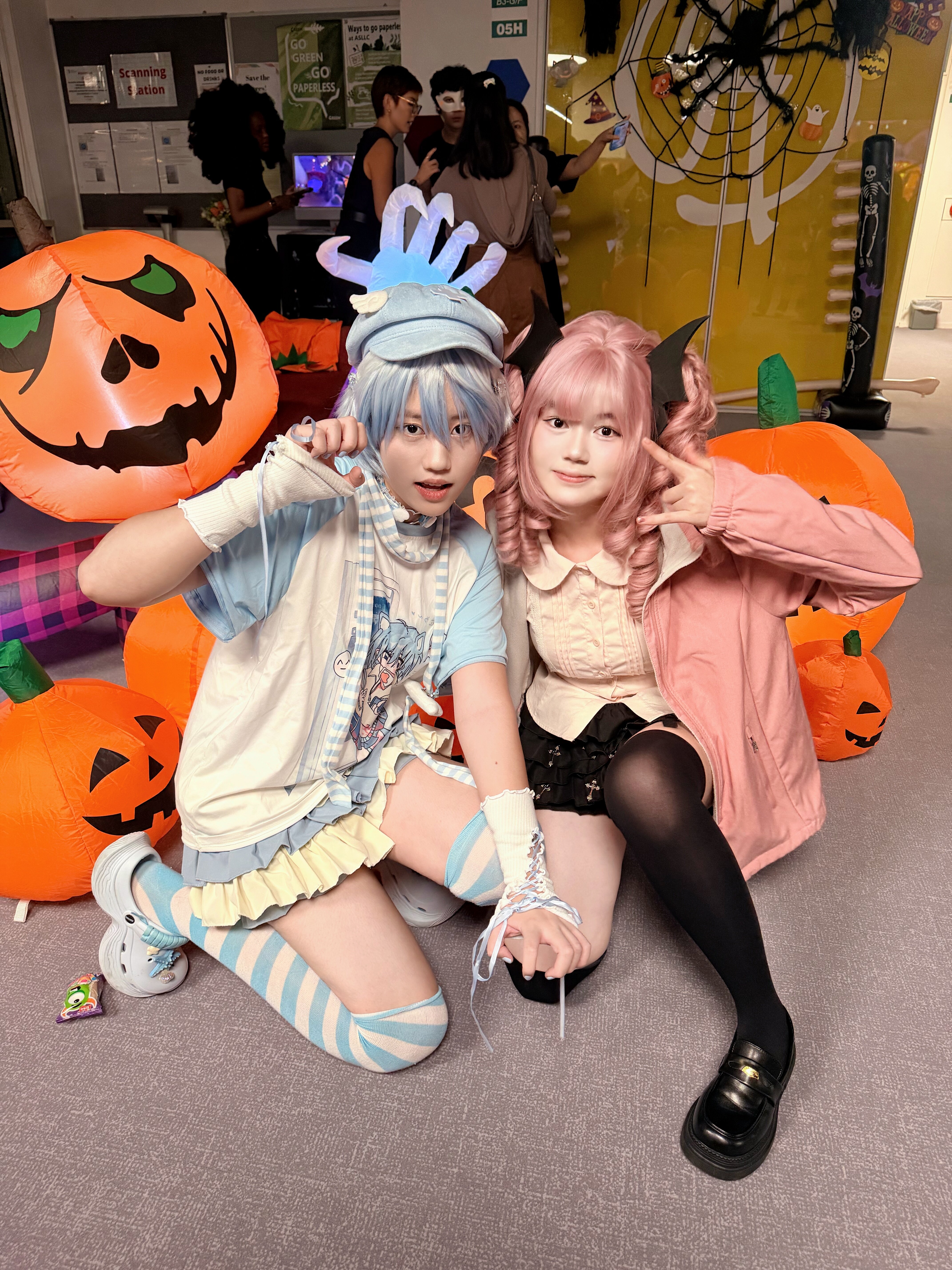 Friends, jack-o’-lanterns and photographs on Halloween