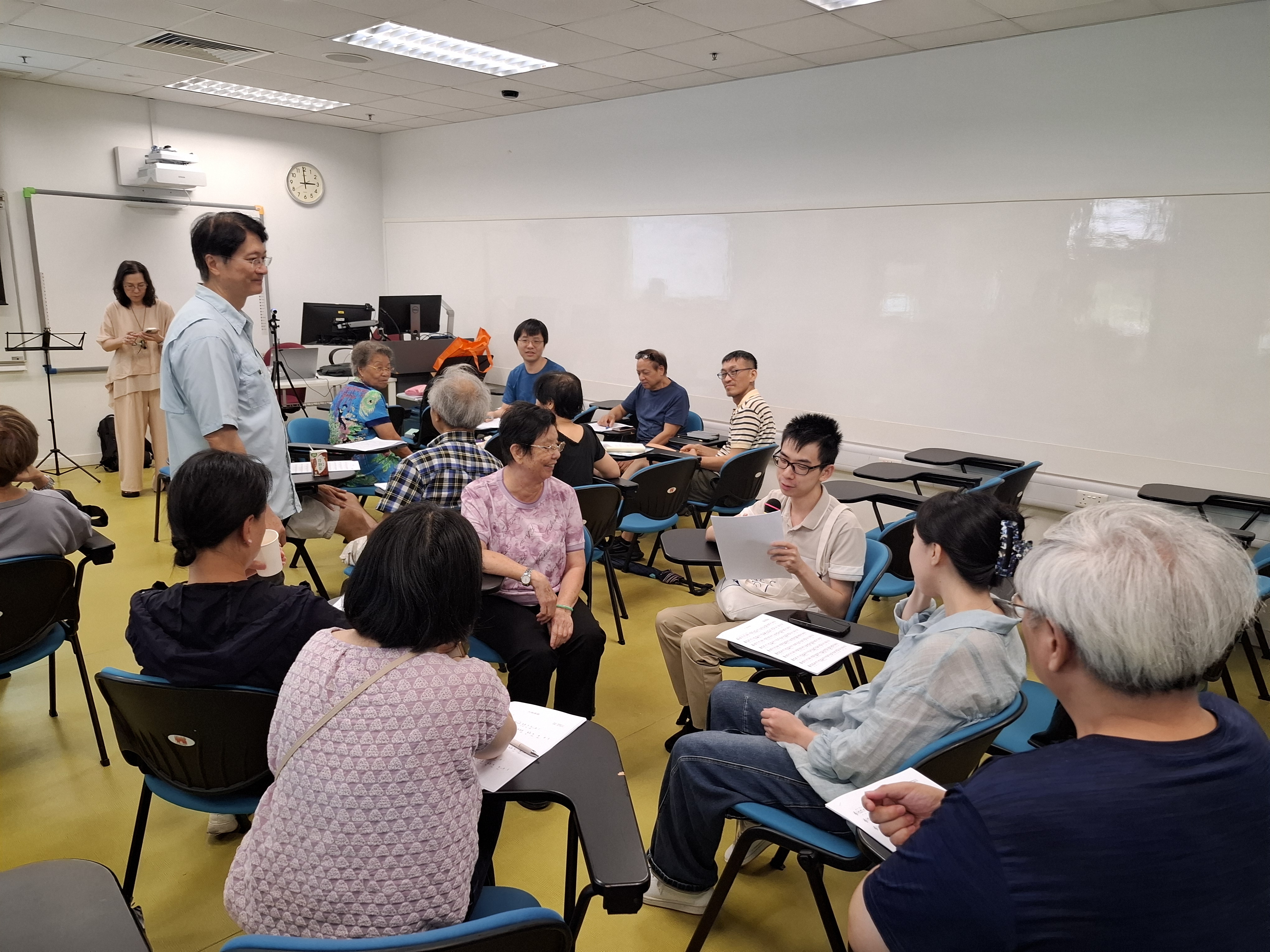 Participants practise Hong Kong traditional folksongs under guidance
