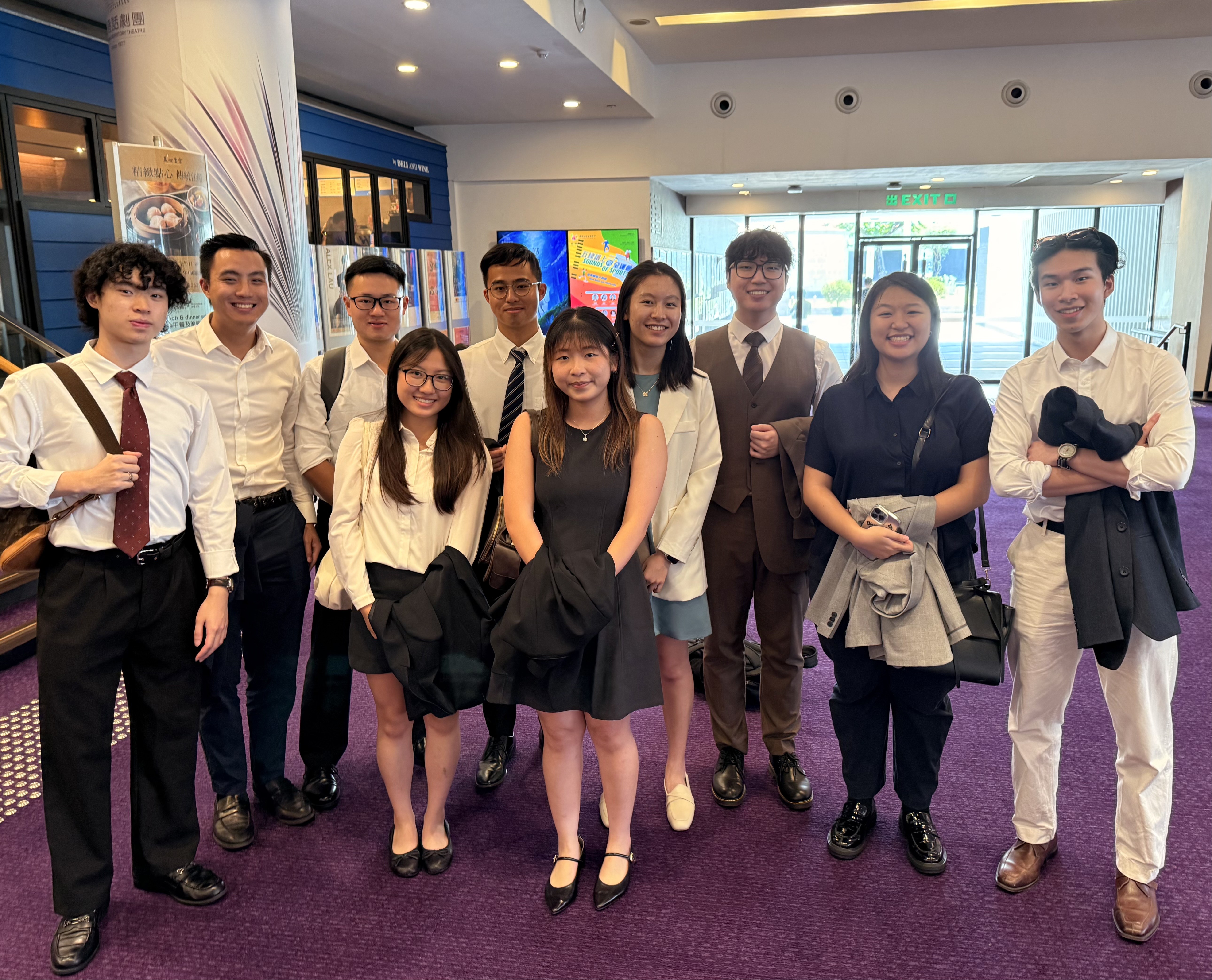 與其他實習生飯聚