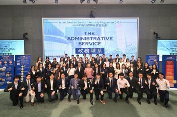 大學校園外的學習體驗：政務職系實習