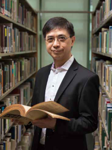 Prof Chan Kwok Kou Leonard received the Artist of the Year (Arts Criticism)