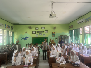 Empowering AI Natives through IDLE and GenAI in Rural Indonesia 缩图