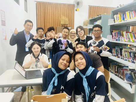 ELE Researchers and RPg Students Support English Education in Malang and the TEFLIN Community