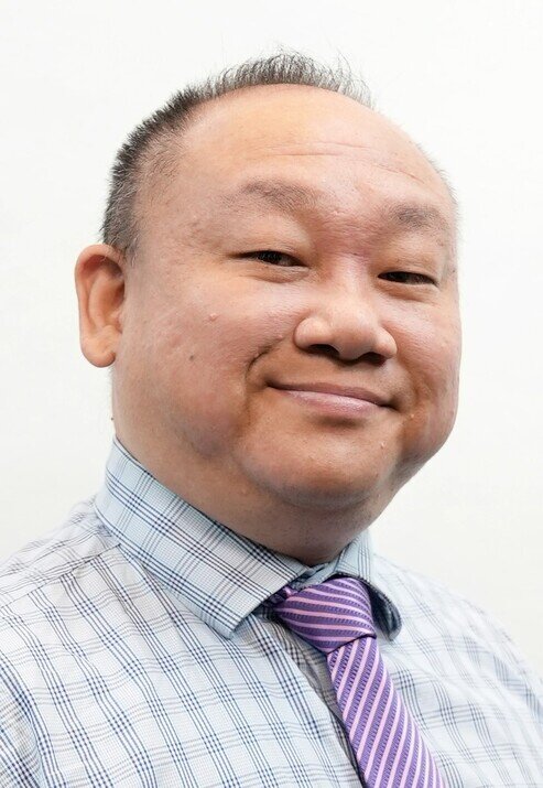 区靖邦博士