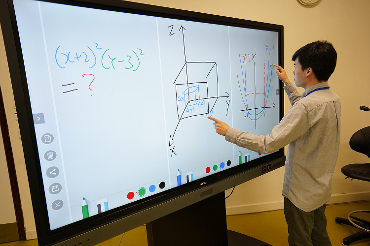 Interactive Flat Panel (IFP)