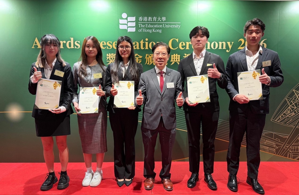 group photo in presentation ceremony